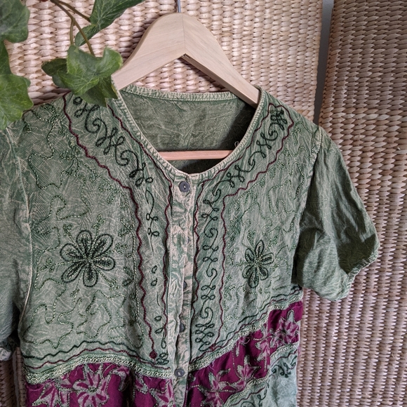 Green Embroidered Button Up Top - Picture 2 of 3